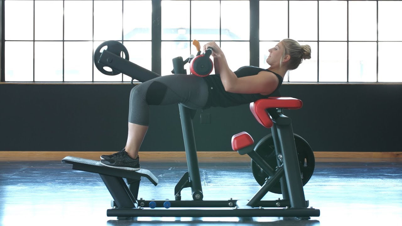 Které stroje jsou účinné pro trénink glute svalů?